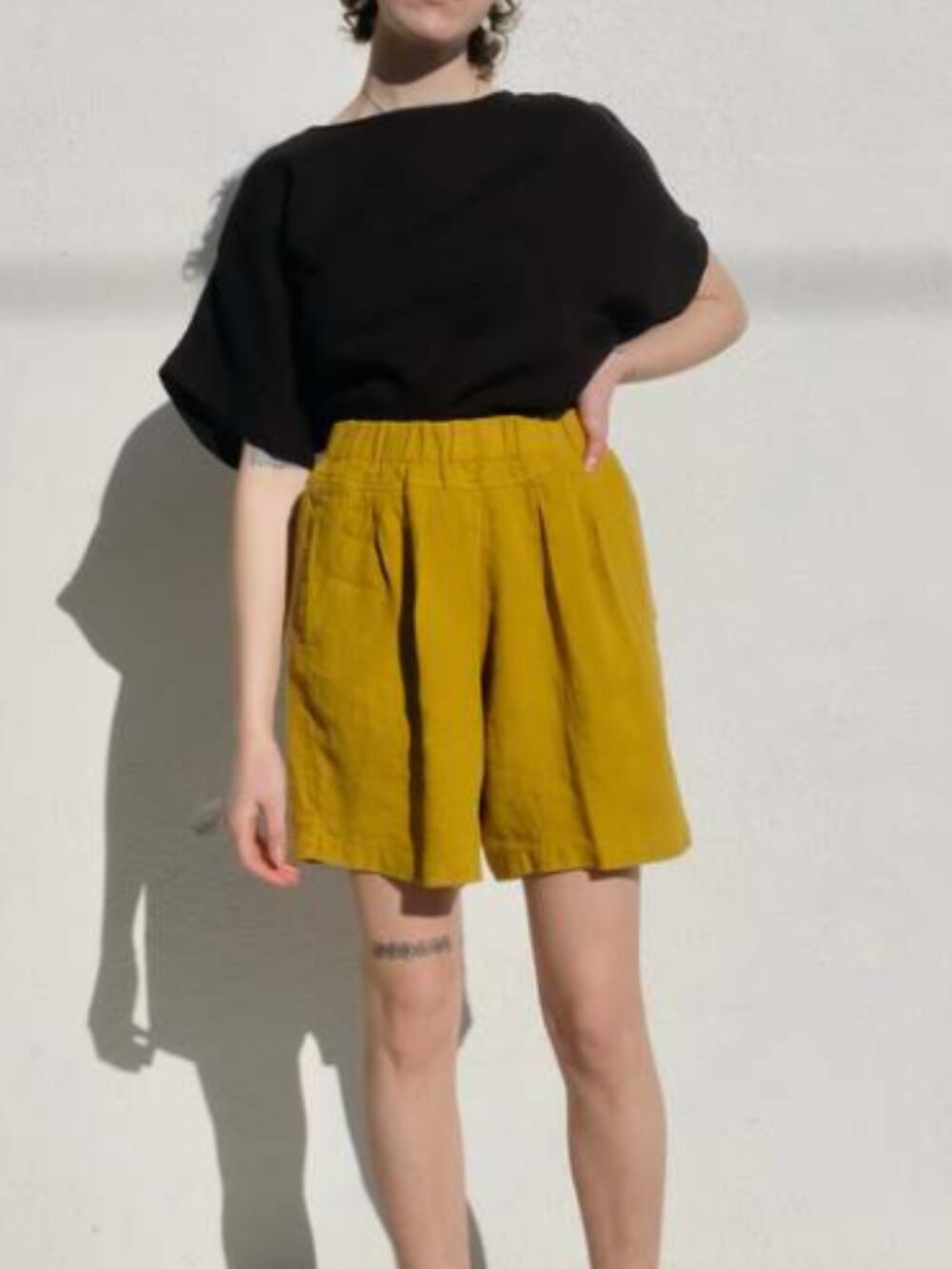 Black Crane Carpenter Shorts in Gold size S 100% Linen Pull On Pleated